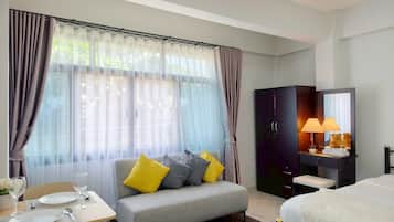 Corner Room (2 windows) | Desk, iron/ironing board, free WiFi, bed sheets