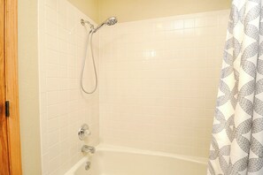 Hair dryer, towels - New! Lakefront Condo-Stunning views of Grand Lake & prime boardwalk location (Grand Lake)