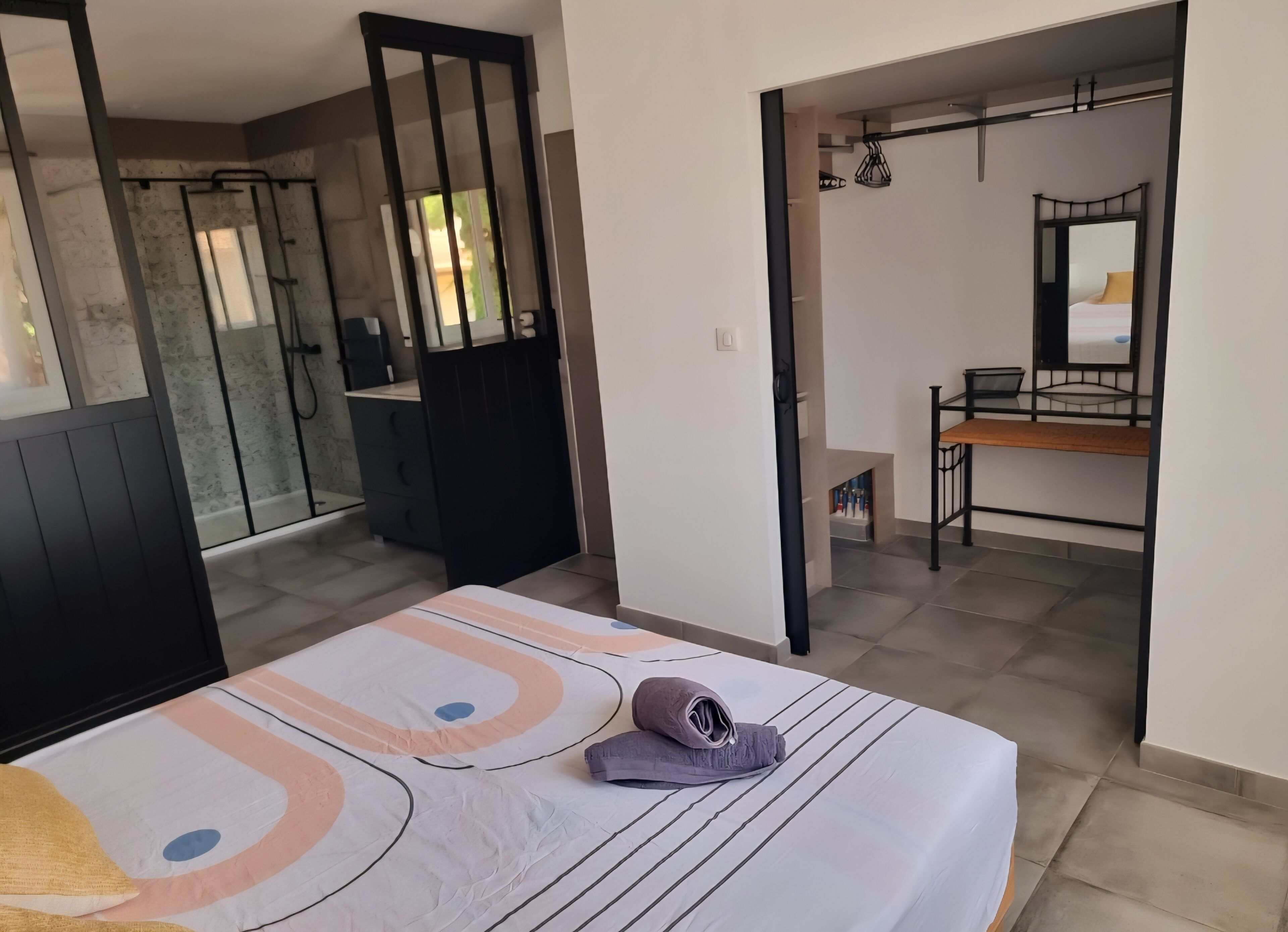 2 bedrooms, iron/ironing board, WiFi, bed sheets