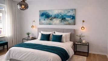 Comfort-Apartment, Balkon, Stadtblick | Laptopgeeigneter Arbeitsplatz, Bügeleisen/Bügelbrett, kostenloses WLAN