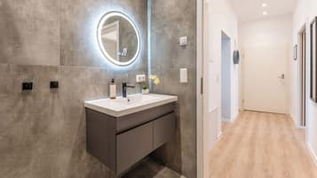 Comfort Apartment, 2 Bedrooms, Terrace, Courtyard View | Bathroom | Shower, rainfall showerhead, hair dryer, heated floors