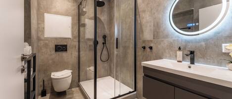 Comfort Apartment, 2 Bedrooms, Terrace, Courtyard View | Bathroom | Shower, rainfall showerhead, hair dryer, heated floors