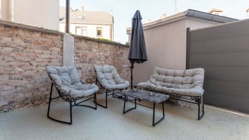 Comfort appartement, 2 slaapkamers, terras, uitzicht op binnenplaats | Terras
