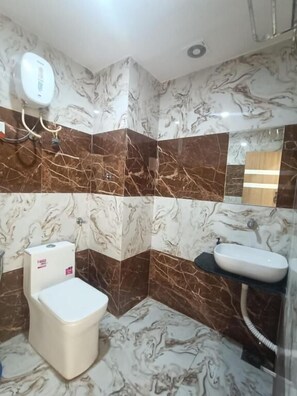 Douche, douche cascade, articles de toilette (gratuits)