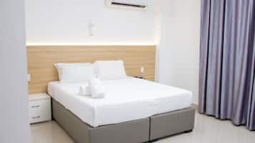 Deluxe Double or Twin Room | Laptop workspace, free WiFi