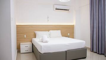Deluxe Double or Twin Room | Laptop workspace, free WiFi