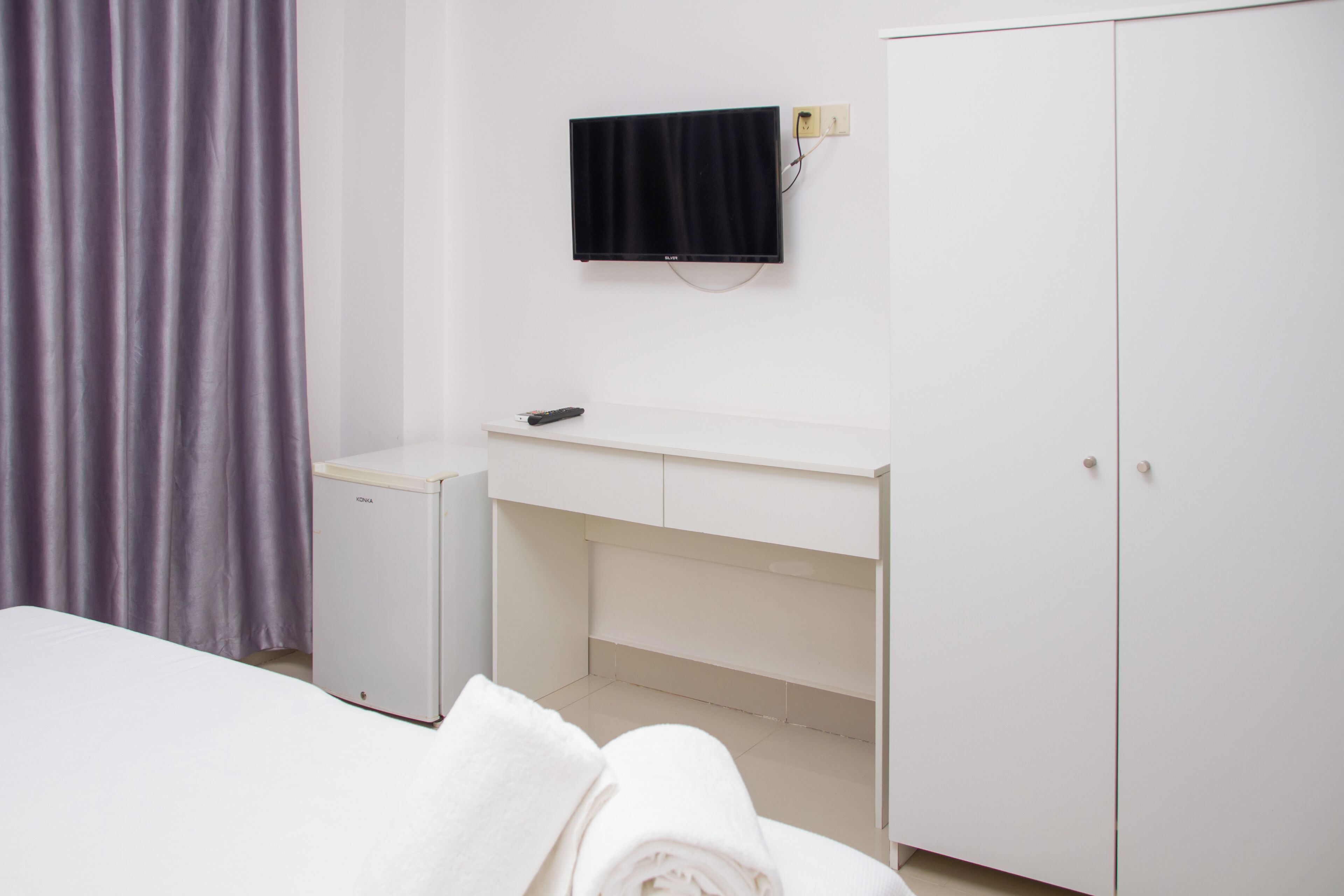 Habitación Confort con 1 cama doble o 2 individuales | Espacio para trabajar con un portátil y wifi gratis