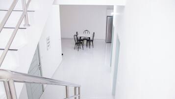 Maison Luxe, balcon | Intérieur