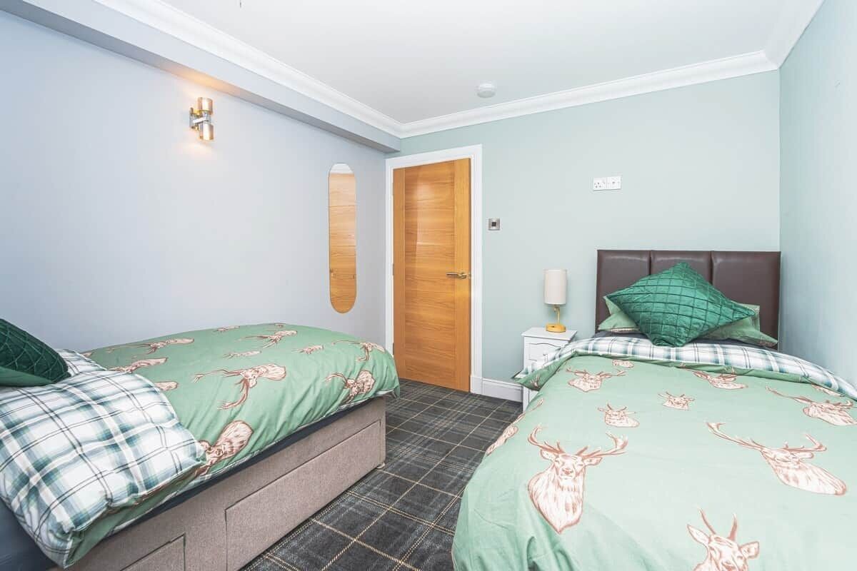 3 slaapkamers, een strijkplank/strijkijzer, wifi, beddengoed