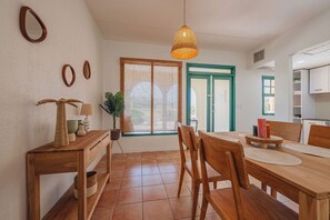 Dining - Amazing Condo with GolfCourse View (Noord)
