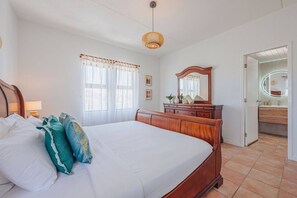 1 habitación, escritorio, tabla de planchar con plancha y wifi 