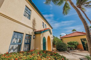 Exterior - Amazing Condo with GolfCourse View (Noord)