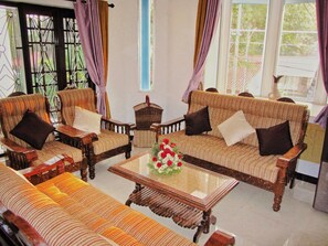 Living area - Seaview Apartments  (Kochi)