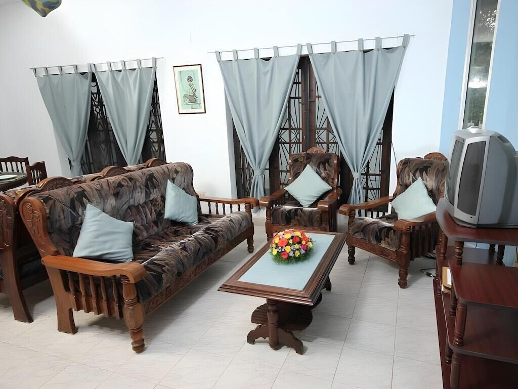 Classic Apartment, Sea View | Living area