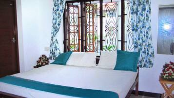 Classic Apartment, Sea View | Individually decorated, individually furnished, laptop workspace