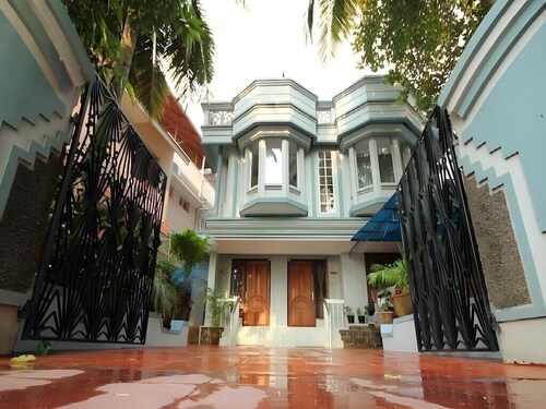 Seaview Apartments 