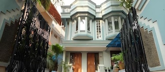 Seaview Apartments