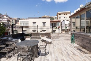 Outdoor dining - Chiaia 74 Rooftop By Dimorra (Naples)