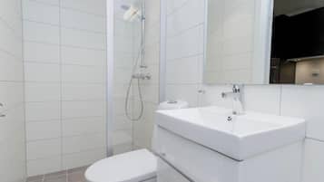 Standard Triple Room | Bathroom