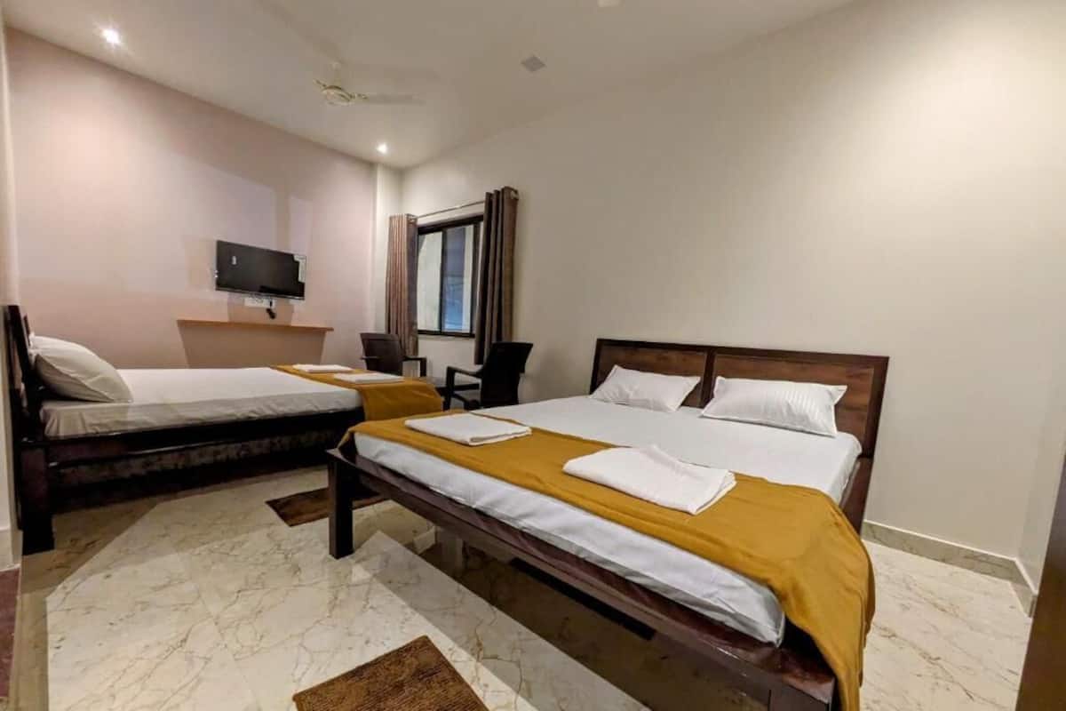 Deluxe Quadruple Room, City View