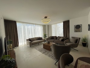 Villa, 4 Schlafzimmer, Seeblick | Wohnbereich