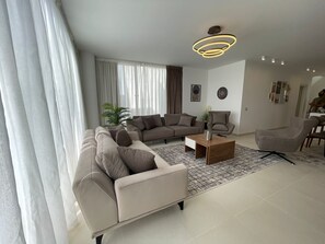 Villa, 4 chambres, vue lac | Coin séjour