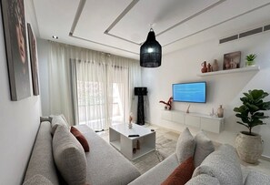 TV - Apartment in the center of Marrakech 5 minutes from the Casino de Marrakech. (Marrakech)