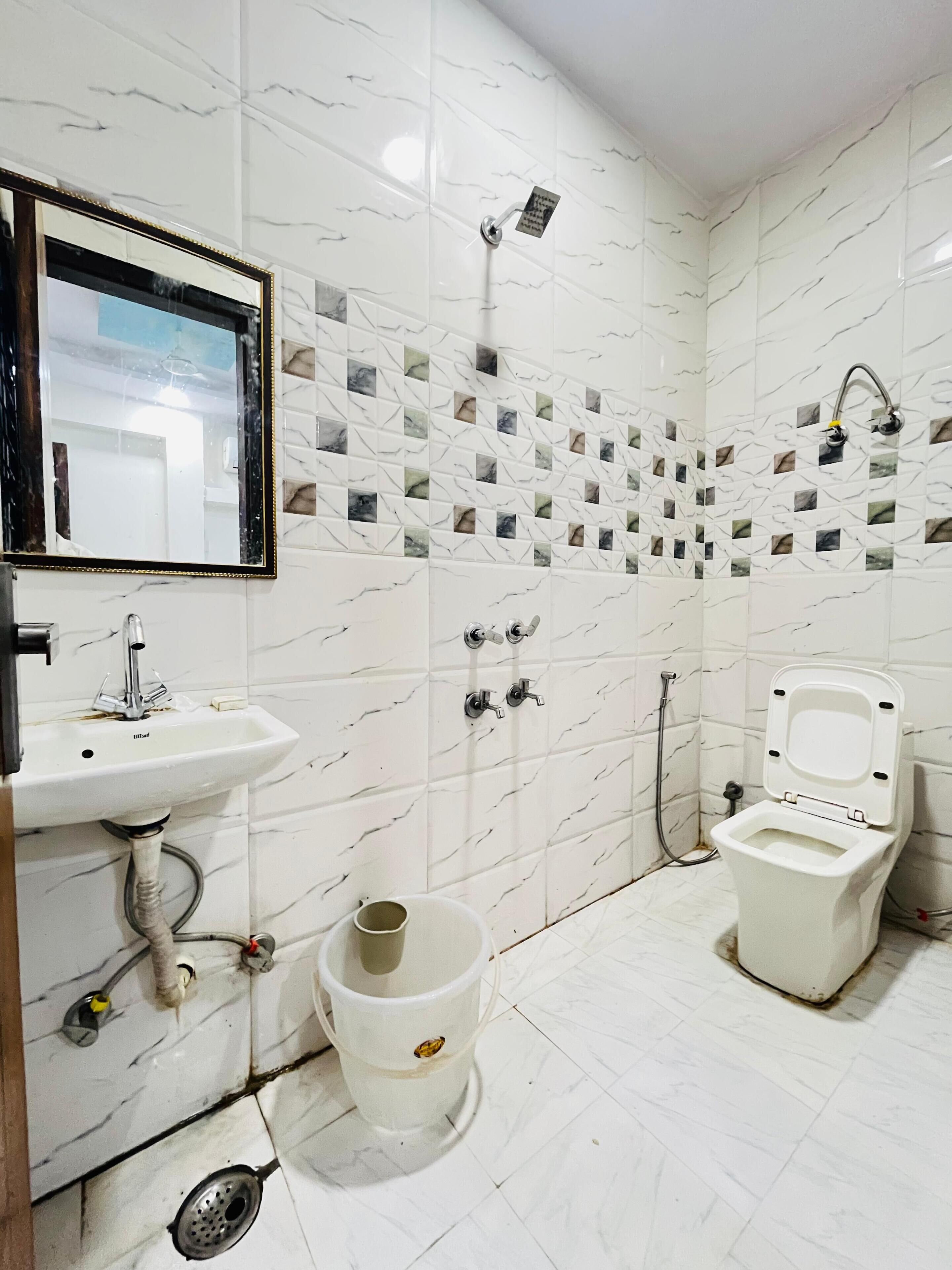 Deluxe Double Room, Balcony, City View | Bathroom