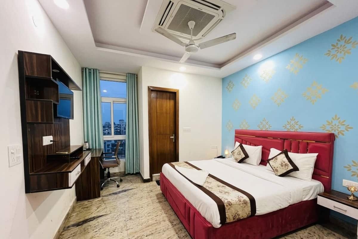 Deluxe Double Room, Balcony, City View | Blackout drapes, soundproofing, WiFi (free)