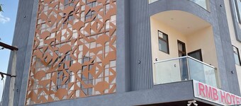 RMB HOTEL AND RESTAURANT 