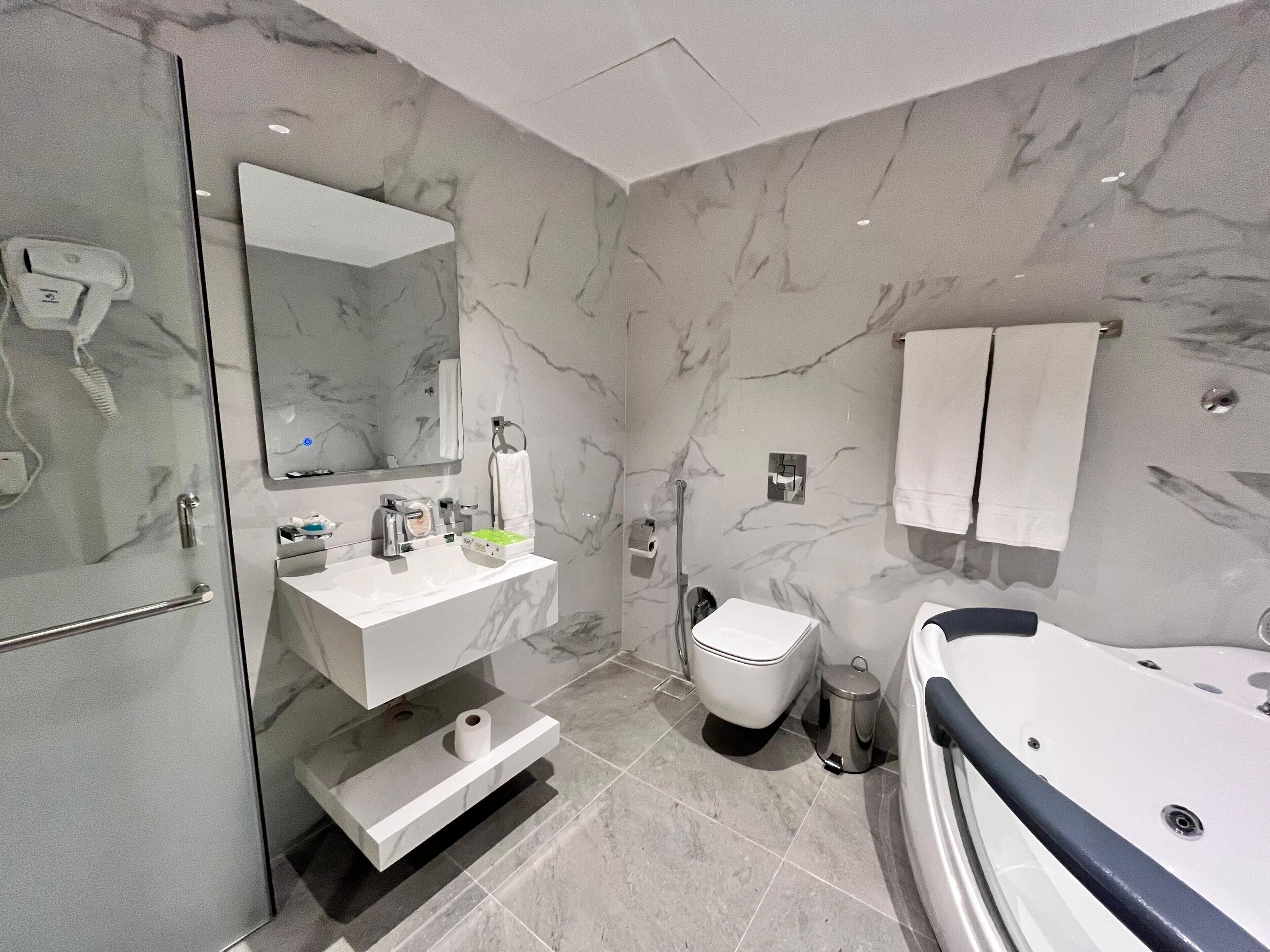 Honeymoon Double Room | Bathroom