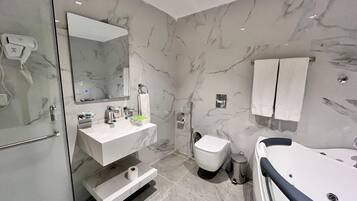 Honeymoon Double Room | Bathroom