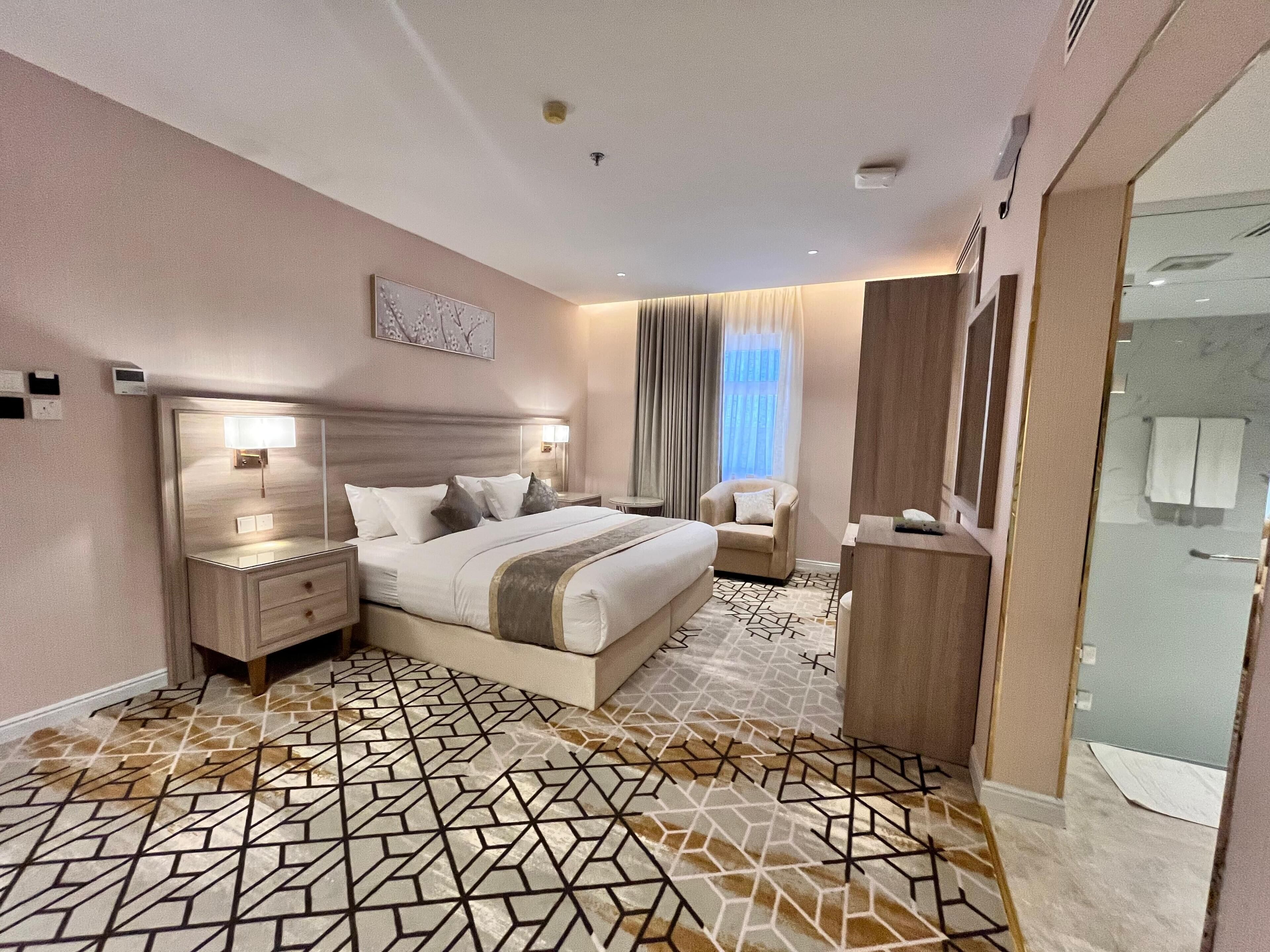 Honeymoon Double Room | In-room safe, soundproofing, iron/ironing board, free WiFi