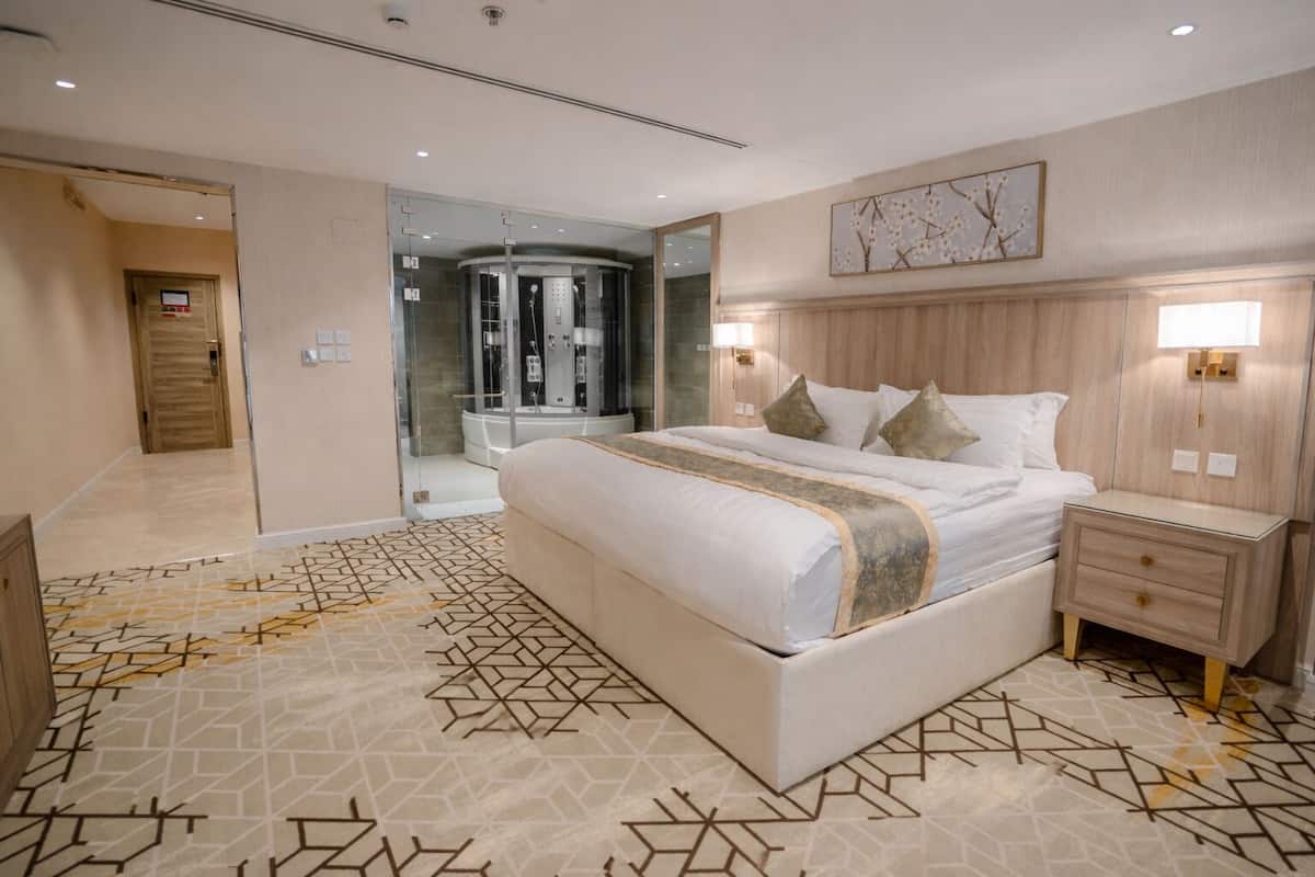 Presidential Suite | In-room safe, soundproofing, iron/ironing board, free WiFi