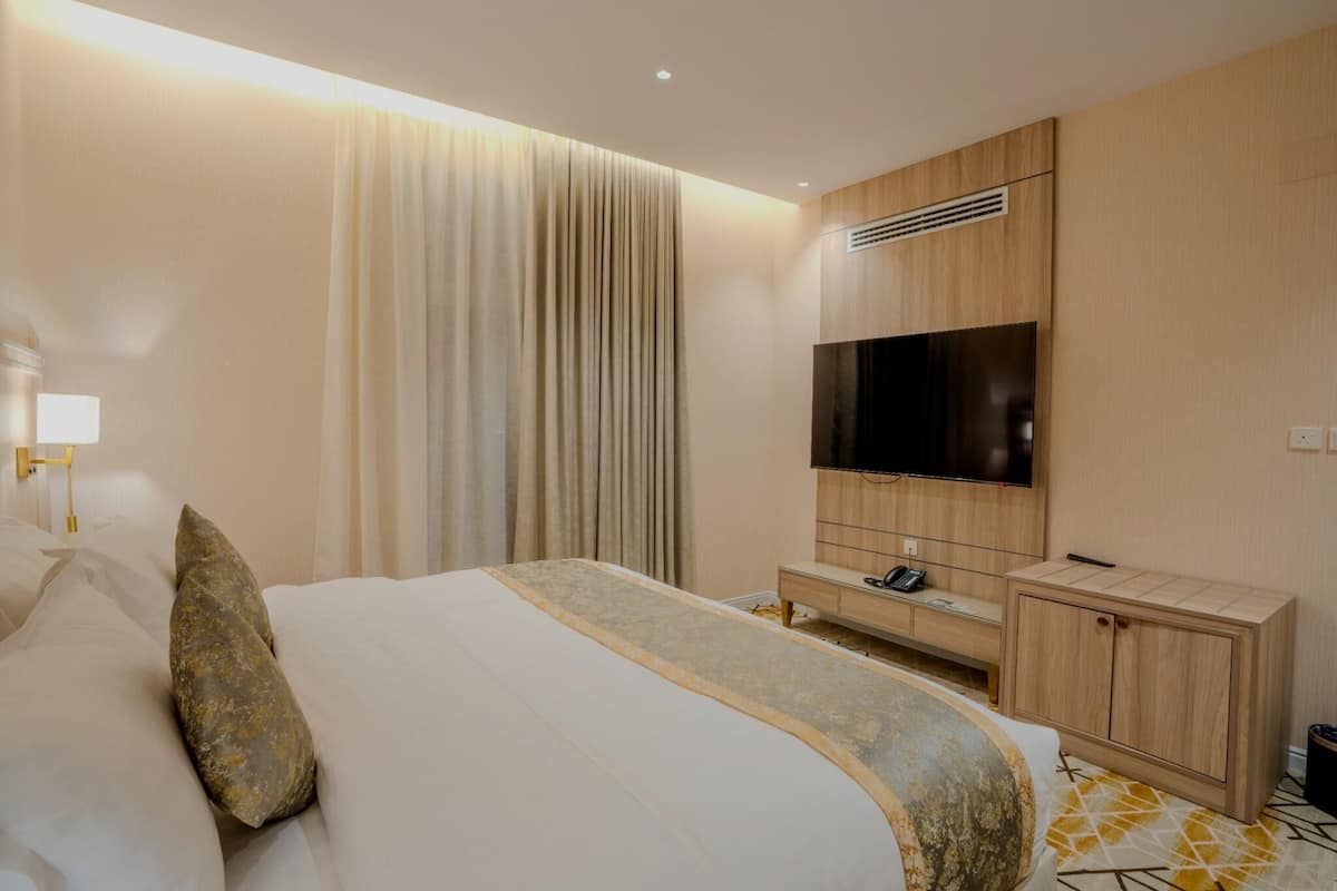 Double Room | In-room safe, soundproofing, iron/ironing board, free WiFi