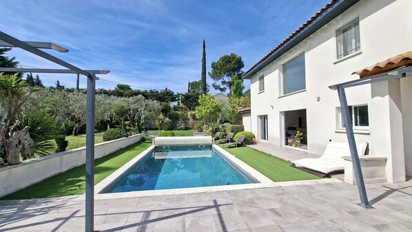 Pool - LARGE MODERN VILLA WITH POOL THIS SUMMER IN PROVENCE (Saint-Saturnin-lès-Avignon)