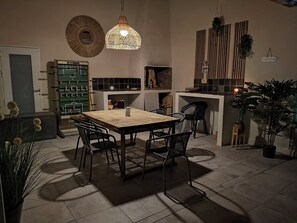 Dining - Vrbo Property (Saint-Saturnin-lès-Avignon)