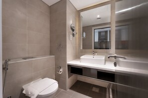House - Free Housekeeping Visits During Your Stay - Stayshort - Studio in Business Bay With Modern Amenities That Sleeps 4 (Dubai)