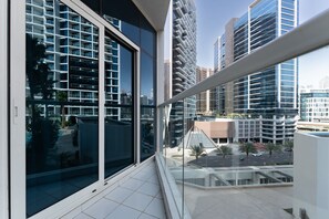 House - Free Housekeeping Visits During Your Stay - Stayshort - Studio in Business Bay With Modern Amenities That Sleeps 4 (Dubai)