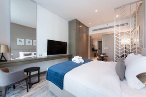 House - Free Housekeeping Visits During Your Stay - Stayshort - Studio in Business Bay With Modern Amenities That Sleeps 4 (Dubai)