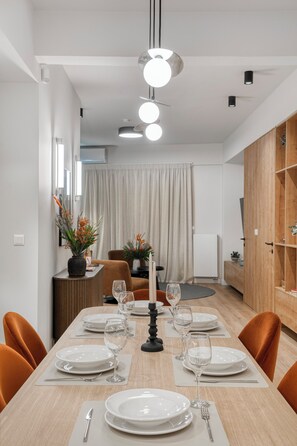 Dining - Spacious Modern Apartment- Heart of Glyfada Center (Glifada)
