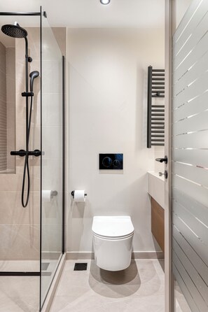 Bathroom - Spacious Modern Apartment- Heart of Glyfada Center (Glifada)