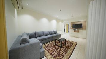Apartamento, 3 quartos | Área de estar