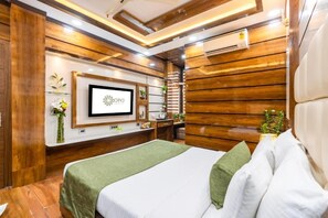 Desk, laptop workspace, iron/ironing board, free WiFi - OPO Essential Rodali (New Delhi)