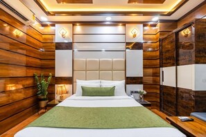 Desk, laptop workspace, iron/ironing board, free WiFi - OPO Essential Rodali (New Delhi)