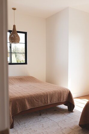 6 slaapkamers, een strijkplank/strijkijzer, gratis wifi, beddengoed