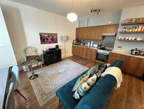 Interior - Stylish Maida Vale Apartment with Garden & Elegant Interiors (London)