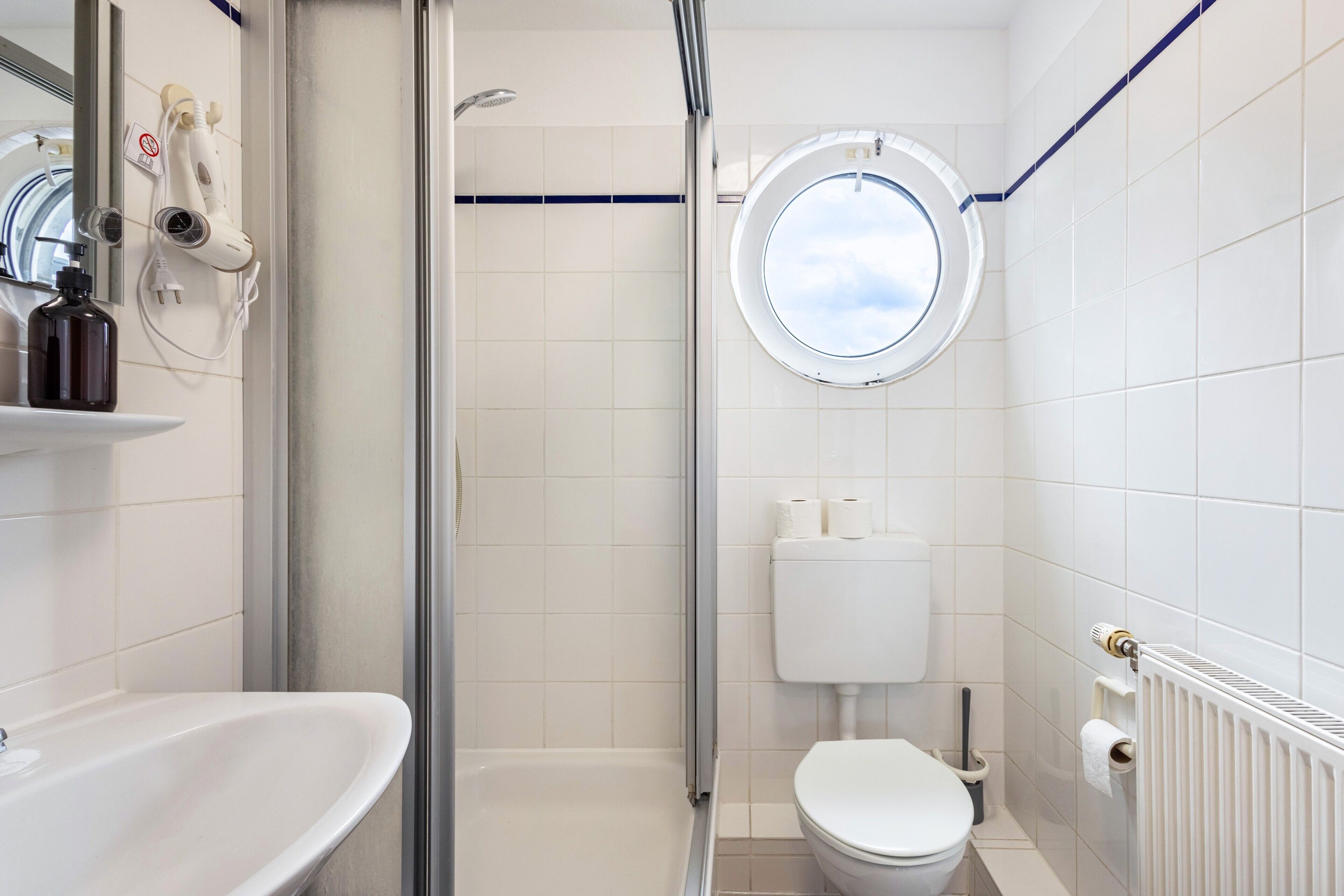 Shower, hair dryer, towels