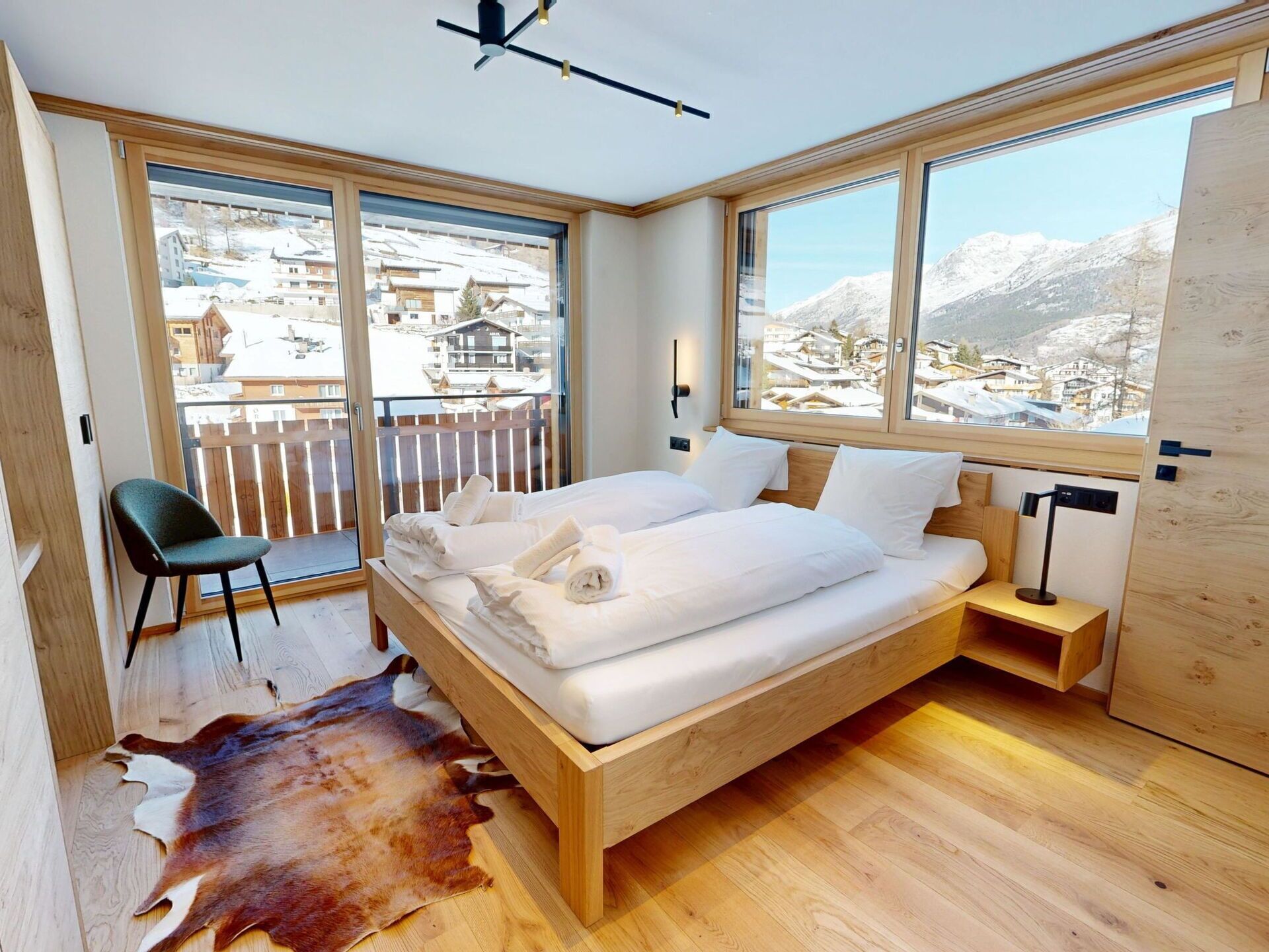 3 bedrooms, travel cot, free WiFi, bed sheets