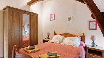 3 bedrooms, iron/ironing board, WiFi